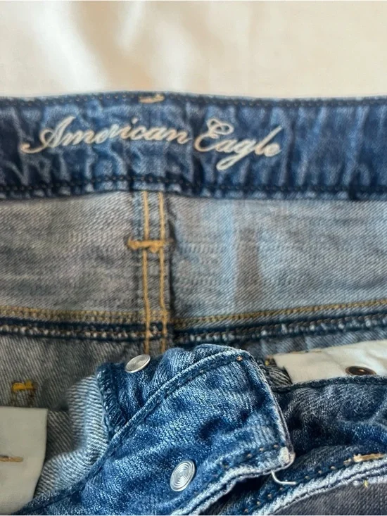 American Eagle Distressed Denim Shorts Size 6 2.5” Inseam Cutoff - Picture 4 of 6